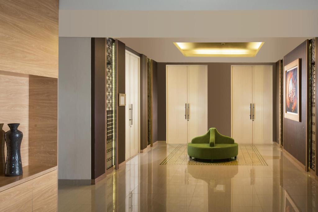 Posezení v ubytování KHAS Tugu Hotel Yogyakarta