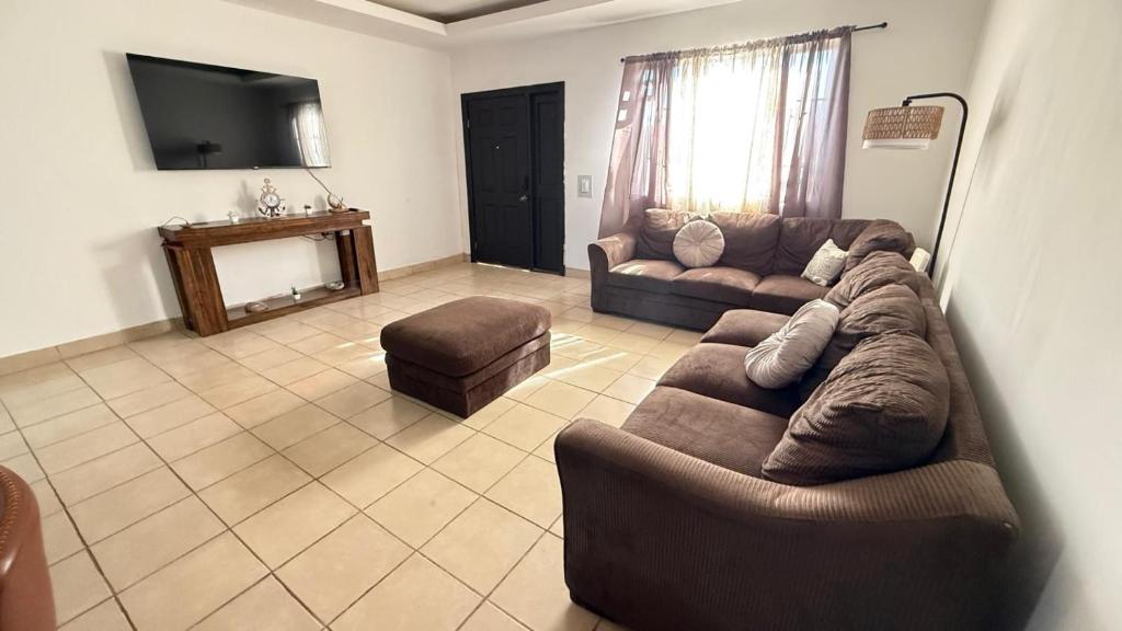 a living room with a couch and a chair at Casa Ari in Lázaro Cárdenas