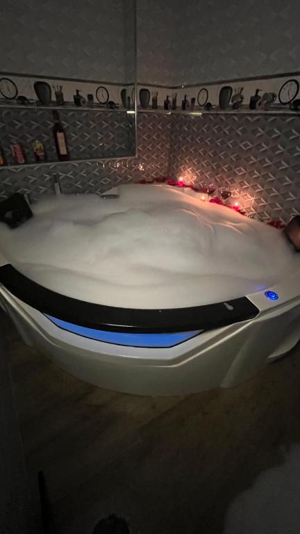 a white bath tub with lights on top of it at El Refugio del Rey in Cajamarca