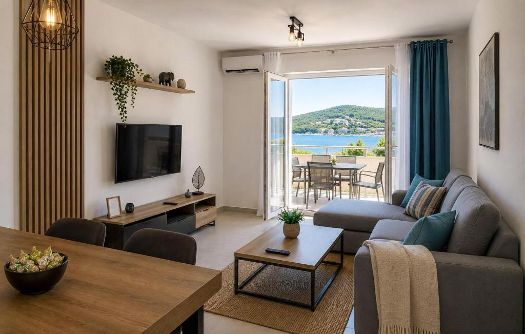 Cozy Apartment In Rogoznica With Wifi
