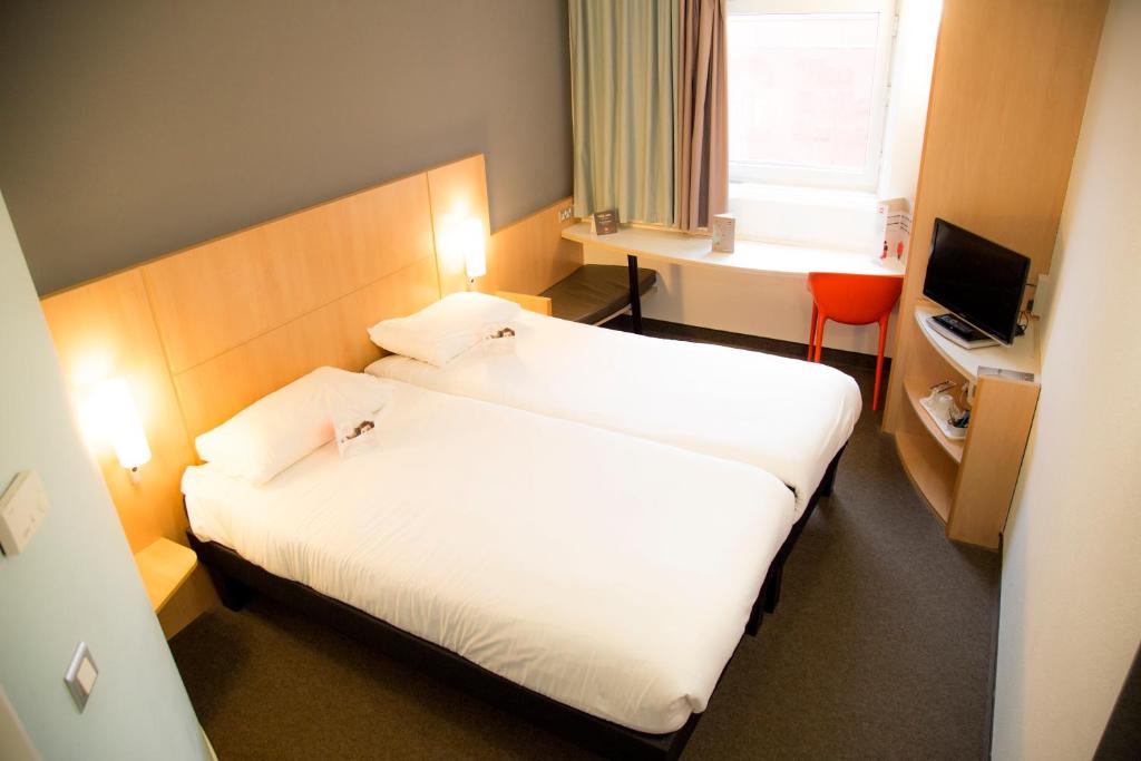 Postel nebo postele na pokoji v ubytování ibis Hull City Centre