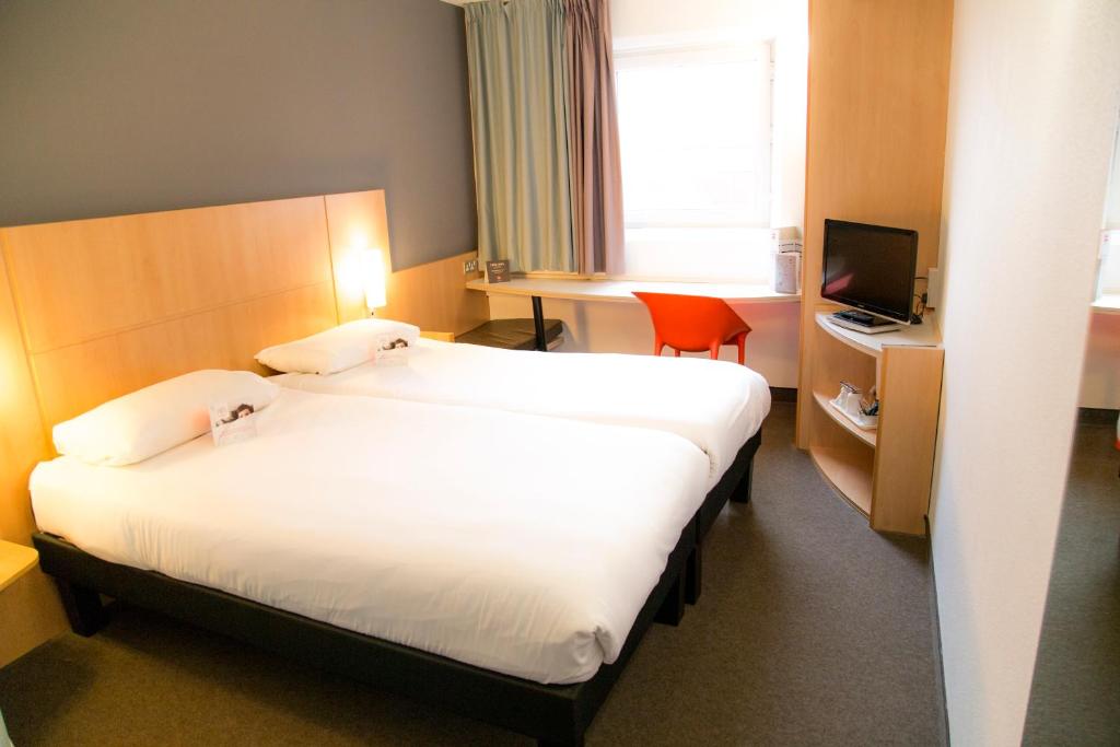 Postel nebo postele na pokoji v ubytování ibis Hull City Centre