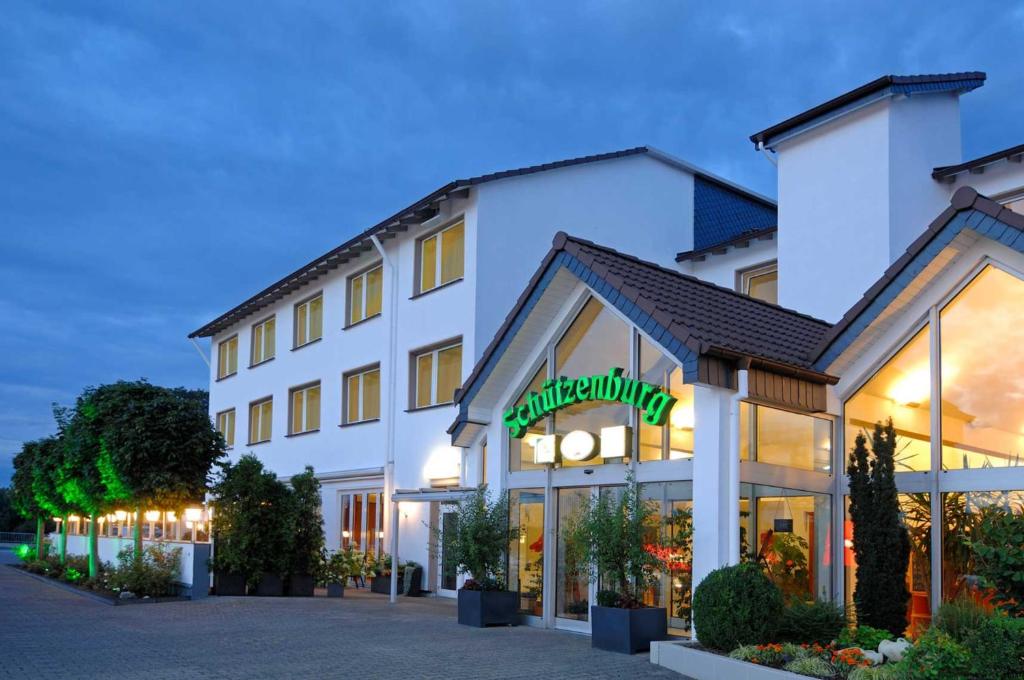 a rendering of a hotel at night at Hotel Schützenburg in Burscheid