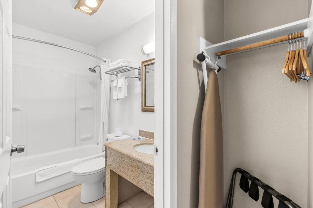 Rodeway Inn & Suites Hwy 217 & 26 W - 