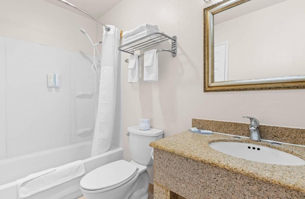 Rodeway Inn & Suites Hwy 217 & 26 W - 