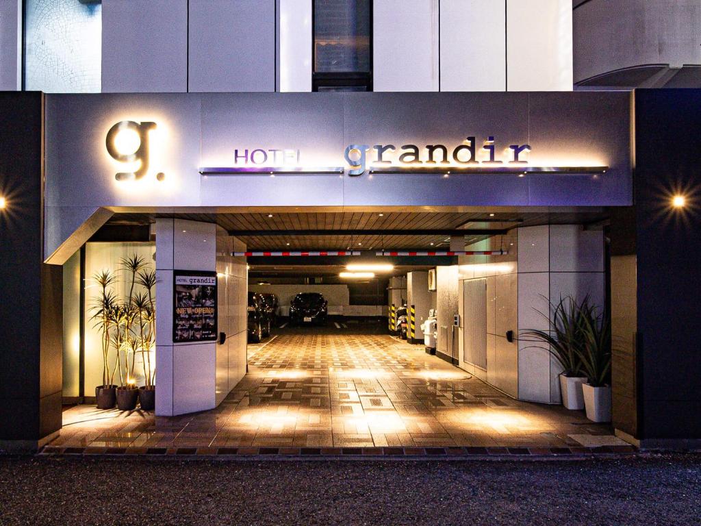 a hotel lobby with a hotel grandchild sign on a building at grandir ｸﾞﾗﾝﾃﾞｨｰﾙ -Adult Only- in Yokohama