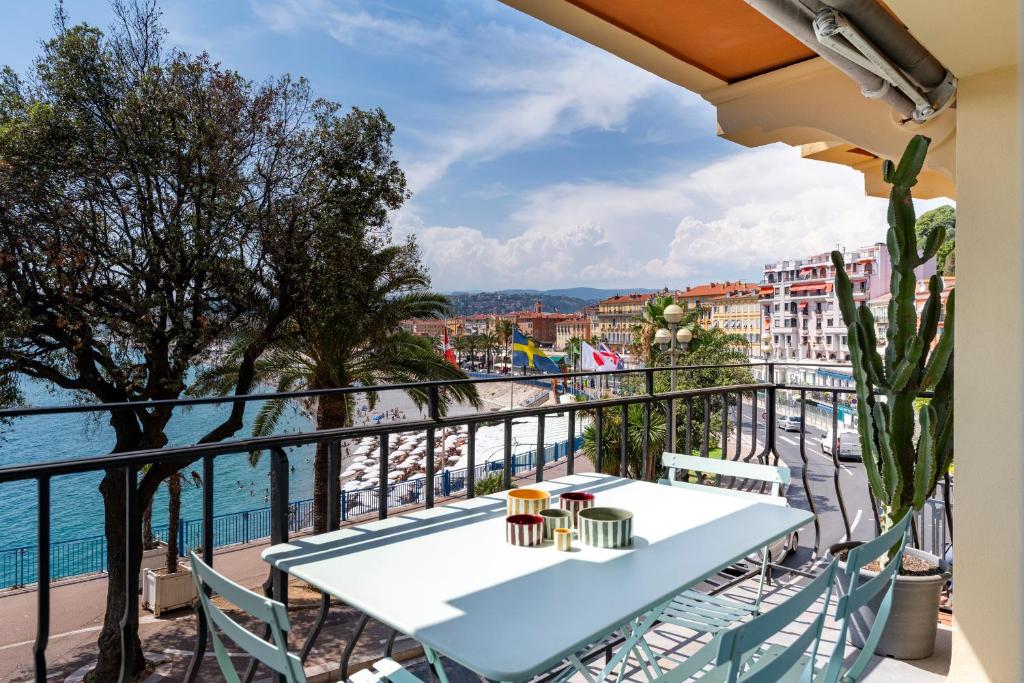 Nice Promenade, Best View on bay, sunny terrace, 4 guests, 2 bedrooms AC