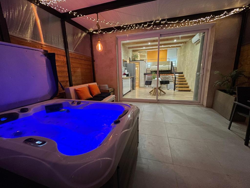 a bathroom with a blue tub in a room at Can Padrosa Mini Loft 1 in Riumors