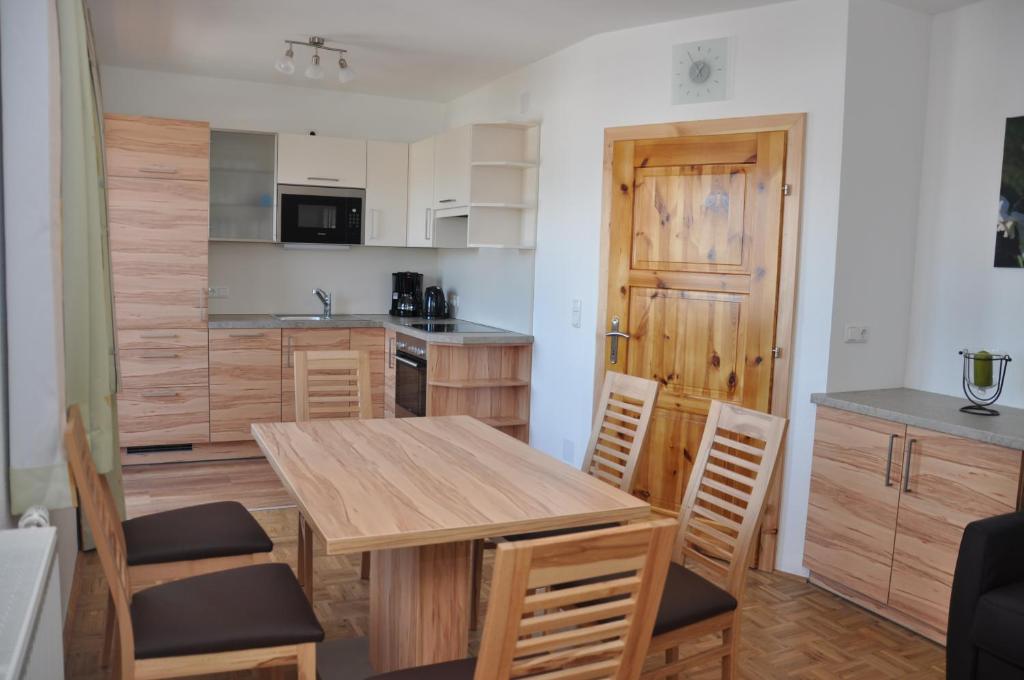 Kuchyň nebo kuchyňský kout v ubytování Ferienhof Berger