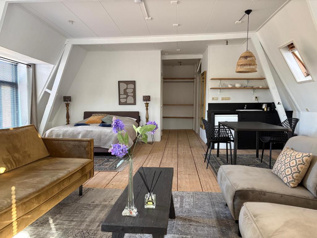 a living room with a couch and a bed at Logement Hoogend in Sneek
