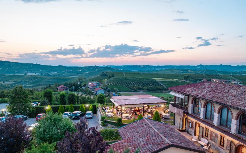 an aerial view of a estate with a vineyard at Il Vigneto in Roddi