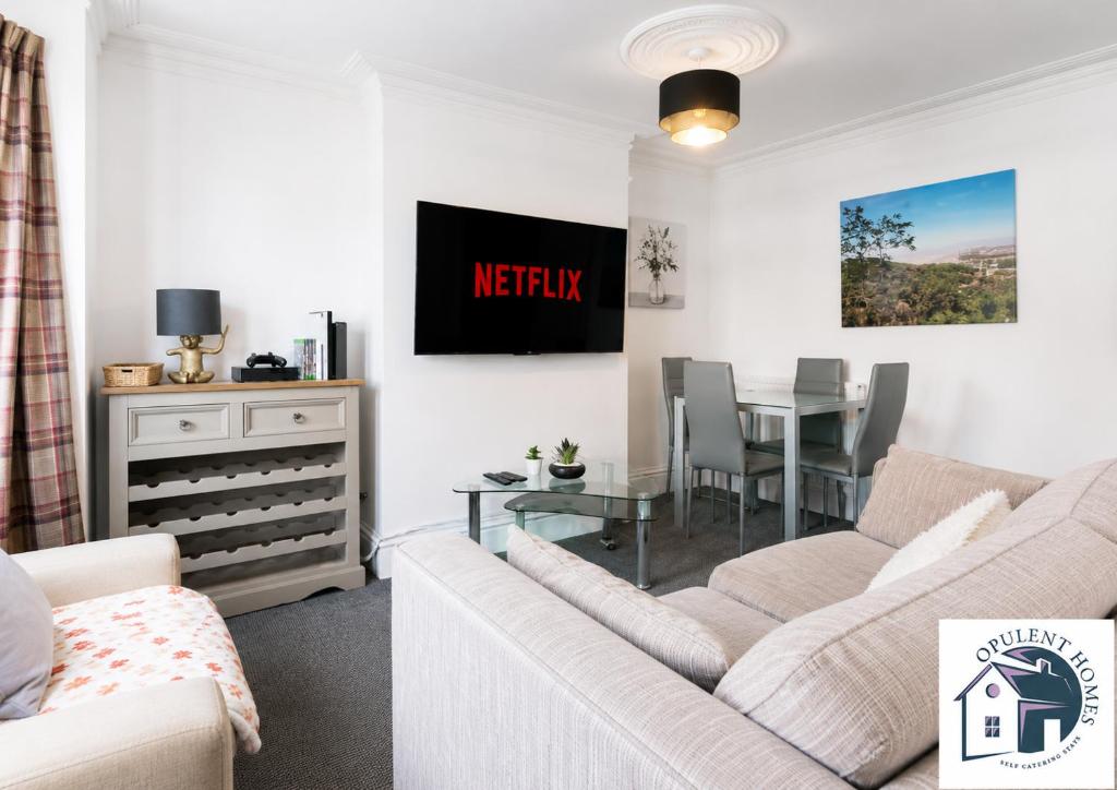a living room with a couch and a table at Contactor Stay, Reading Town Centre 4 Bed House, Large House with 2 bath in Reading