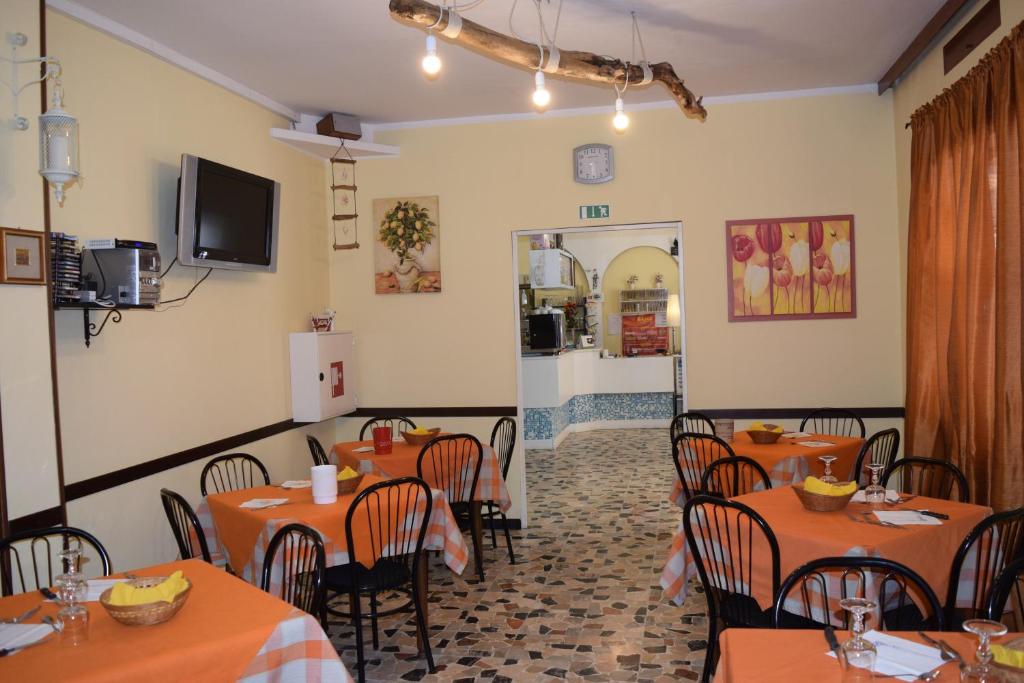 TV a/nebo společenská místnost v ubytování Hotel Ottavia