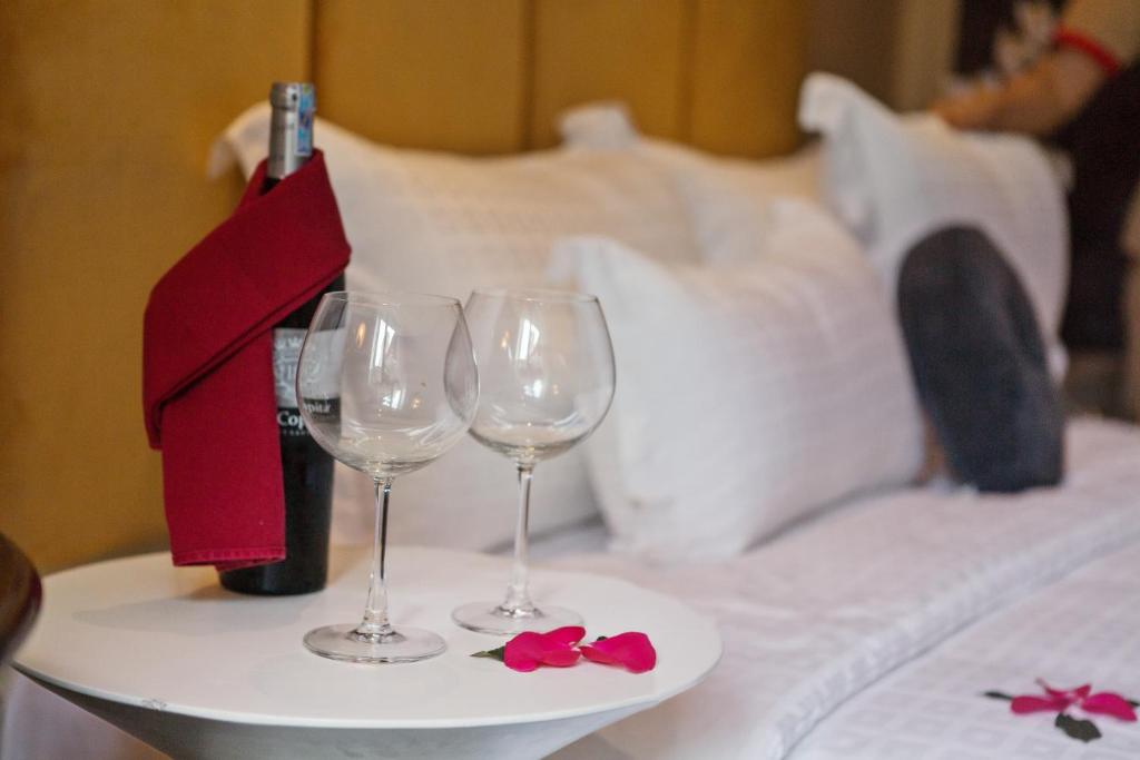 Postel nebo postele na pokoji v ubytování Hanoi La Storia Hotel