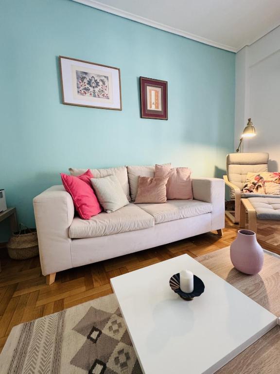 2 Bdr Apt in Vibrant Pangrati-walk to Syntagma