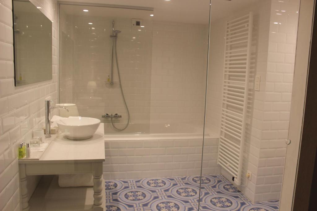 The Hamptons Boutique Hotel - King Suite With Bath