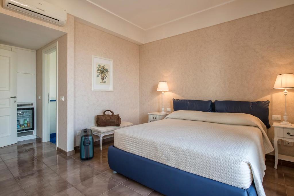 Łóżko lub łóżka w pokoju w obiekcie Collina Degli Ulivi B&B