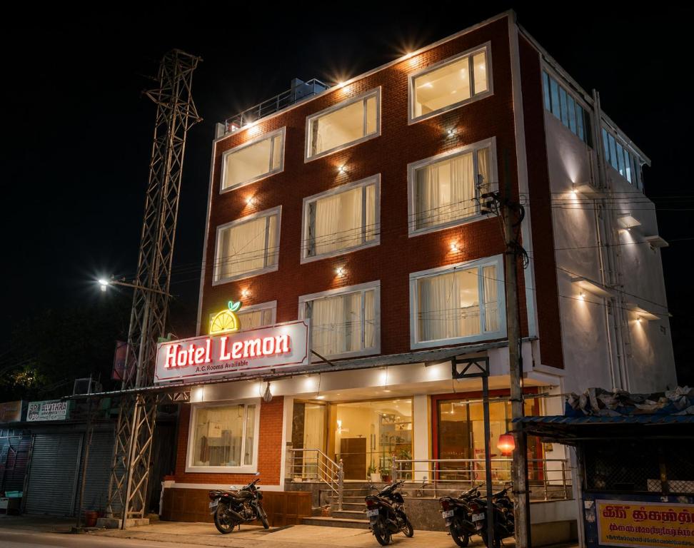 a building with motorcycles parked in front of it at Hotel Lemon in Valavanūr