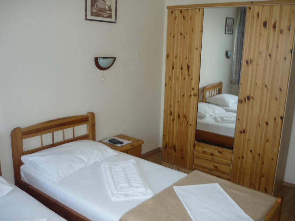 Rooms Bijela Ruža - Twin Room