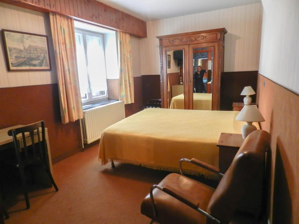 Postel nebo postele na pokoji v ubytování Hôtel du Fort