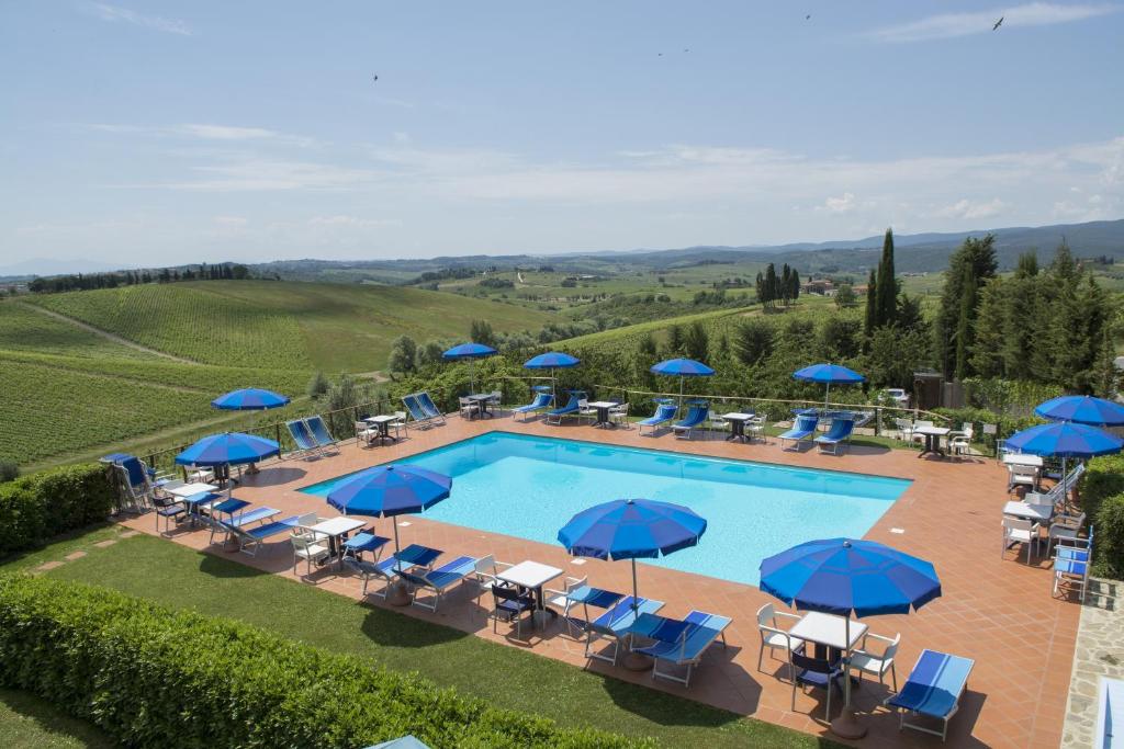 Bazén v ubytování Hotel Belvedere Di San Leonino nebo v jeho okolí