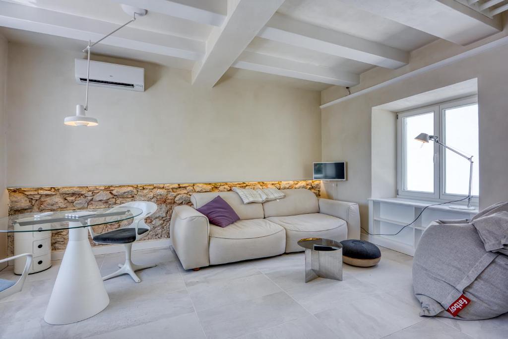 1BR Star Wars Inspired Duplex Loft /w Sea View - Happy Rentals
