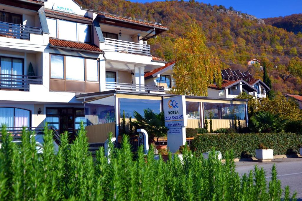 Nespecifikovaný výhled na hory nebo výhled na hory při pohledu z hotelu