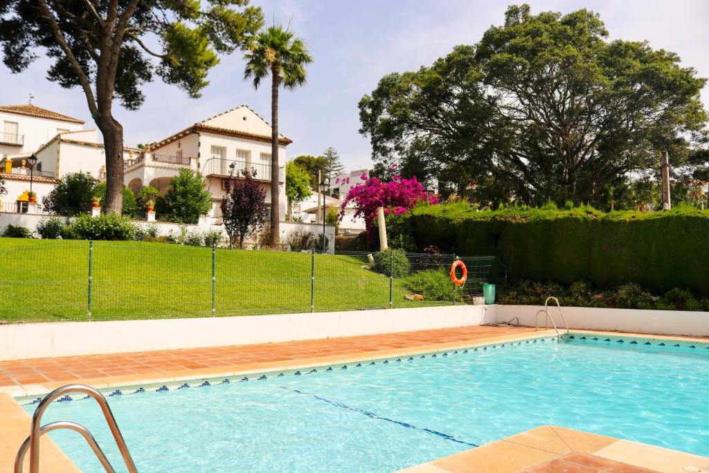 Solmate, Sea Views Beach Walk Pool Balcony Parking