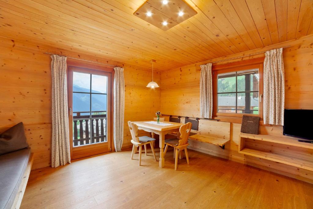 Häuselerhof - Two-Bedroom Deluxe Apartment With Garden View