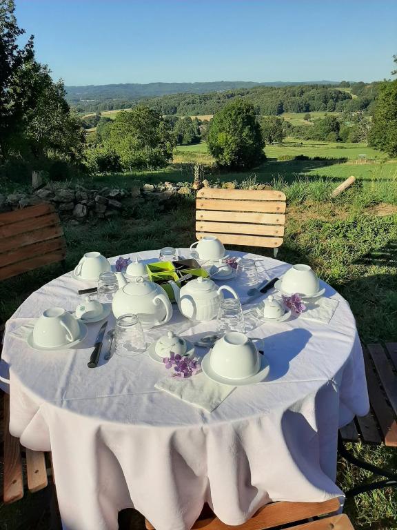 a table with teapots and tea sets on it at La Parenthese in Folles