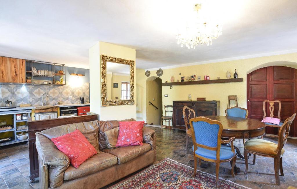 Awesome Home In Pornassio With Wifi - Herenhuis Met 2 Slaapkamers