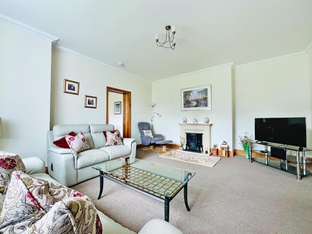 a living room with a couch and a tv at Stronvaar in Stranraer