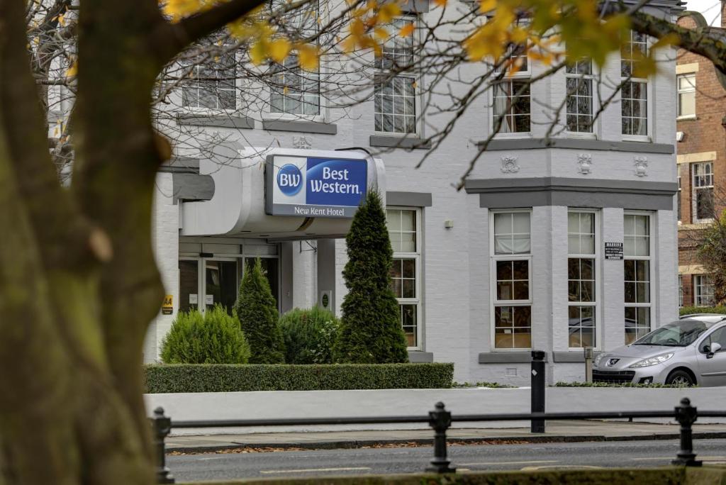 a test museum sign in front of a building at Best Western New Kent Hotel in Newcastle upon Tyne