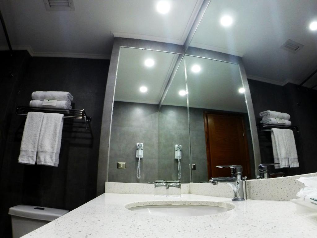 Koupelna v ubytování Hotel Diego de Almagro Providencia