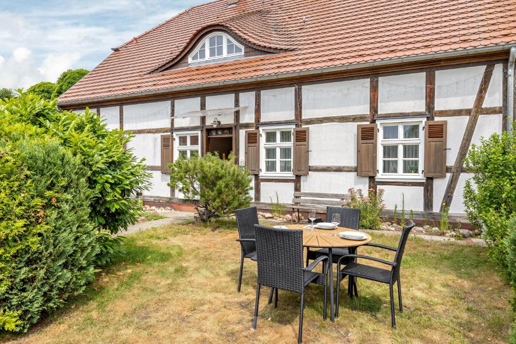 a table and chairs in front of a house at Zeitlos Wriezen 1 in Wriezen