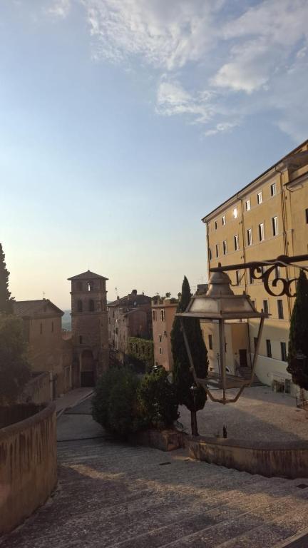 a view of a city with buildings and a street at Mansio Pegaso in Tivoli