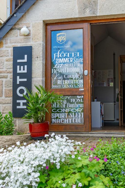 a store with a window with flowers in front of it at Hôtel Restaurant Ardesia in Peyrelevade