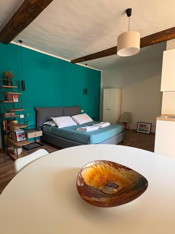 a room with a room with a bed and a table at Alloggio turistico All'Ombra della Torre in Viterbo