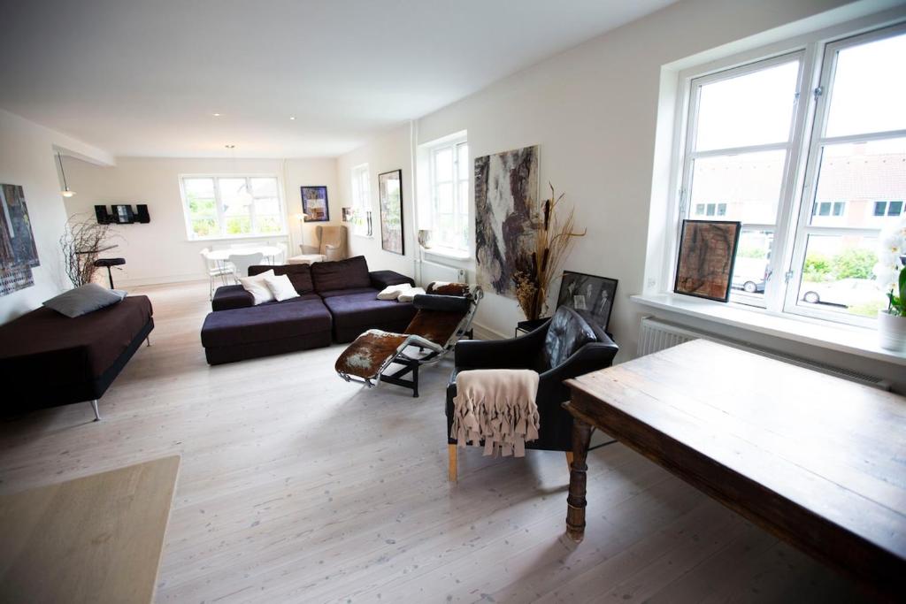 a living room with a couch and a table at Luxurious, spacious apartment - Nordic Style in Copenhagen