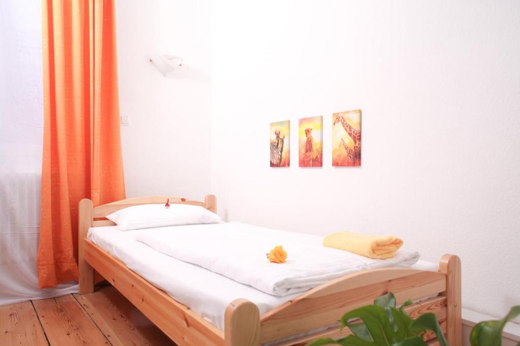 Pension am Rathaus - Single Room With Shower