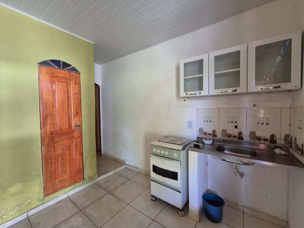 a kitchen with a stove and a sink and a door at Casa da Tia in Salvaterra