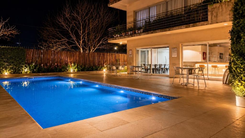 a swimming pool in a backyard at night at Rental Tigre in Tigre