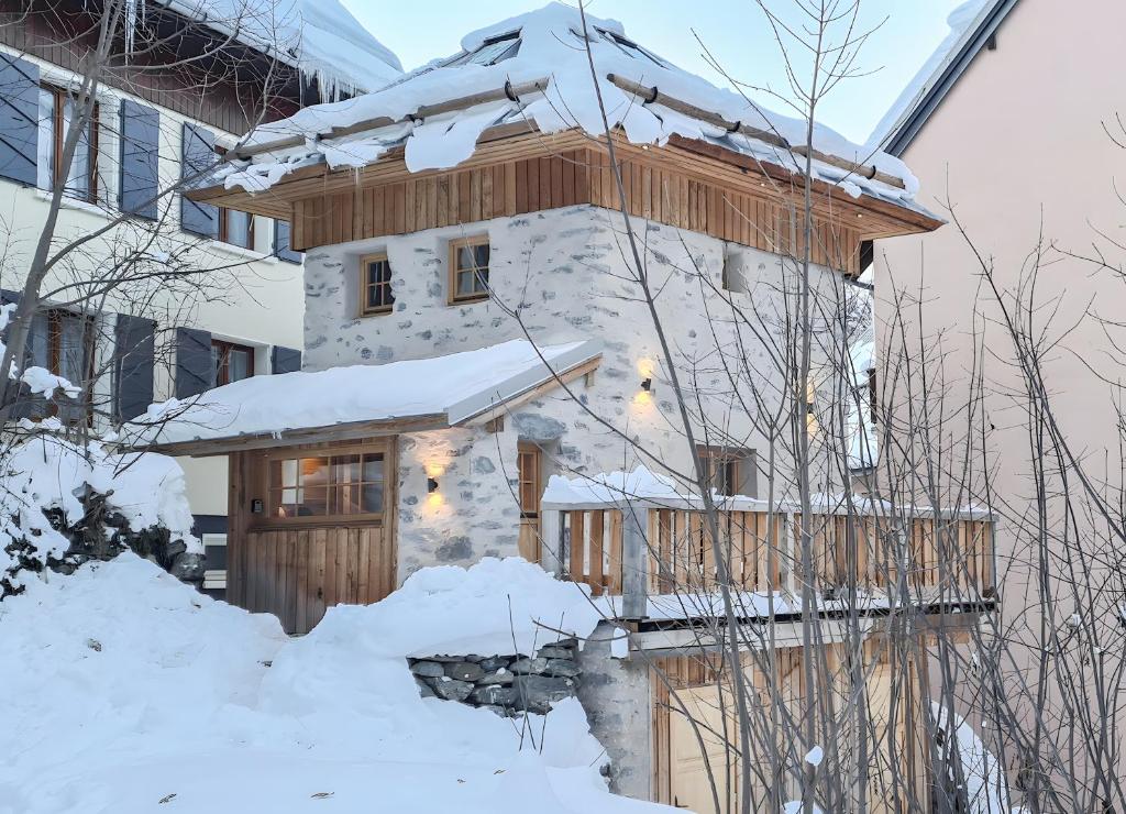 a house in the snow with snow on the roof at Chalet La Tourelle - Valloire in Valmeinier