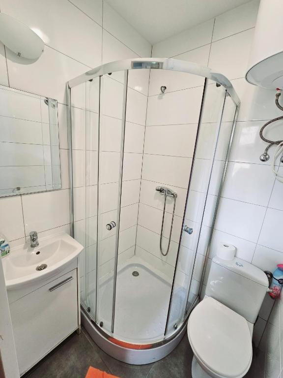 Top Hostel Pokoje Gościnne - Habitación Cuádruple Con Baño Privado