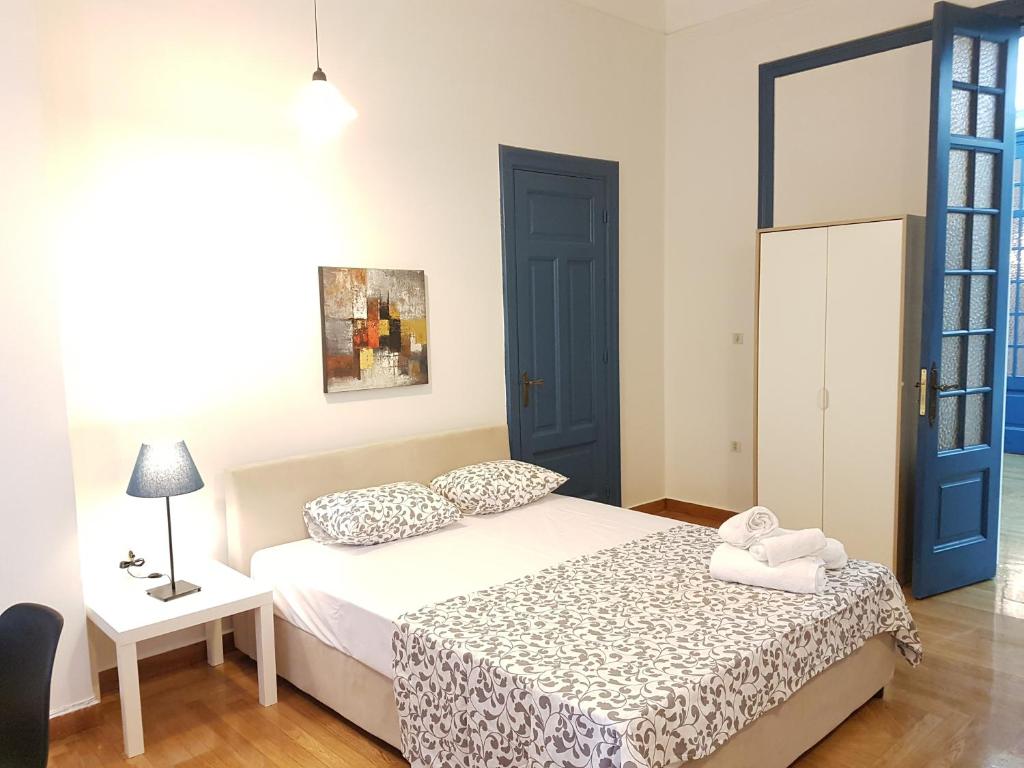 Posteľ alebo postele v izbe v ubytovaní Errathens Aegean Apartment - Athens Center, 5 BD, 2 BATH