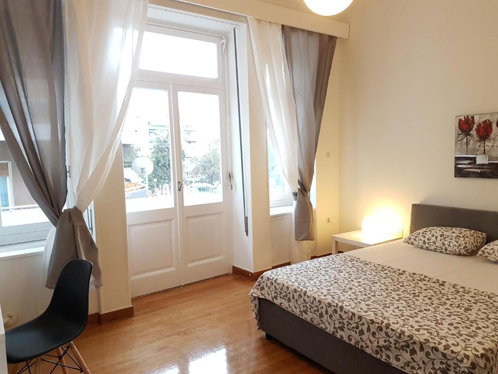 Posteľ alebo postele v izbe v ubytovaní Errathens Aegean Apartment - Athens Center, 5 BD, 2 BATH