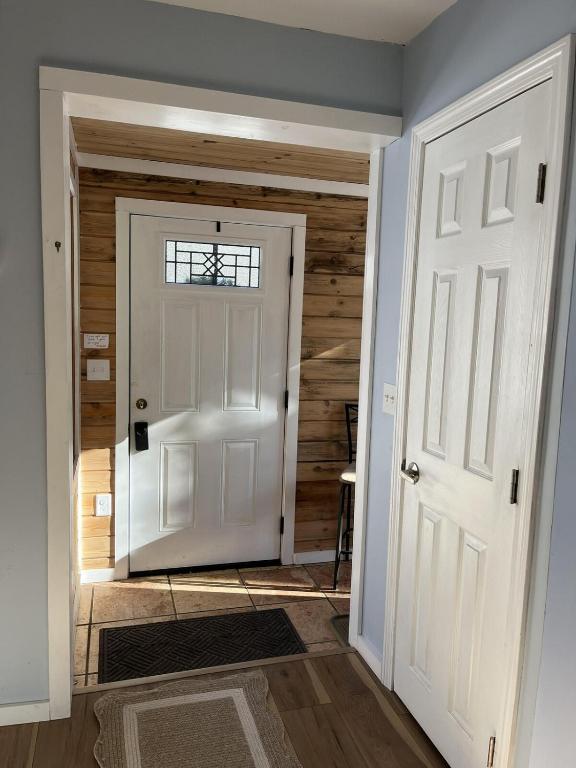 a hallway with a white door and a window at Pura Vida | A Calm Apt Escape Minutes from Camden in Camden