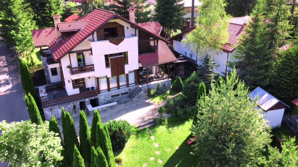 an aerial view of a house with a yard at Transylvanian Villa in Predeal