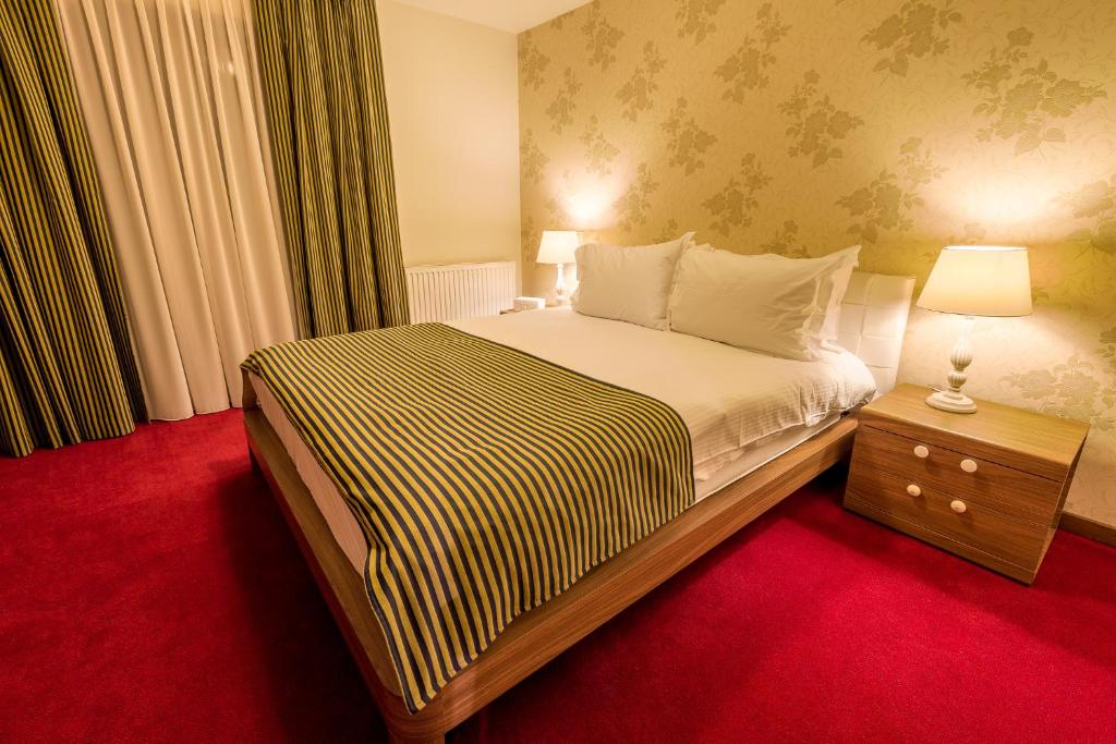 
Romantic Suite with Spa access
