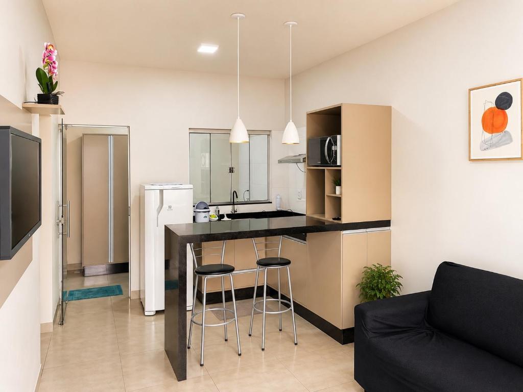 a kitchen with a table and chairs in a room at Vêneto Flat Residence (AP-02) in Primavera do Leste